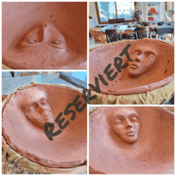 Schale Backsteinfarbe mit Gesicht